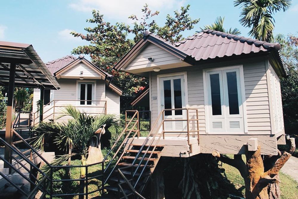 undefined Onhill Village 6
