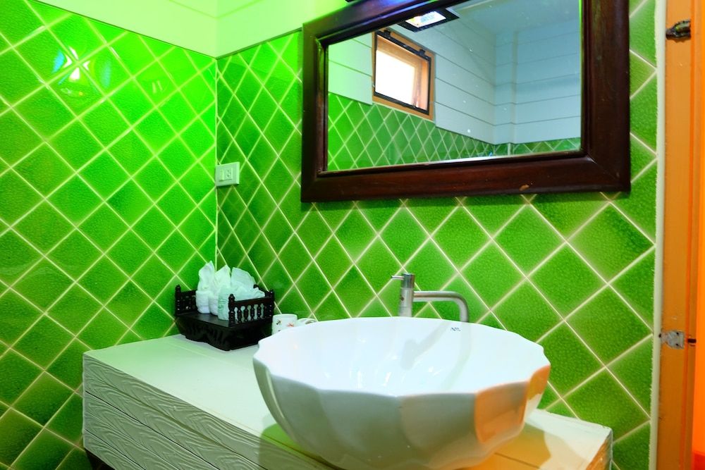 P Paradise Hotel Family Room 10