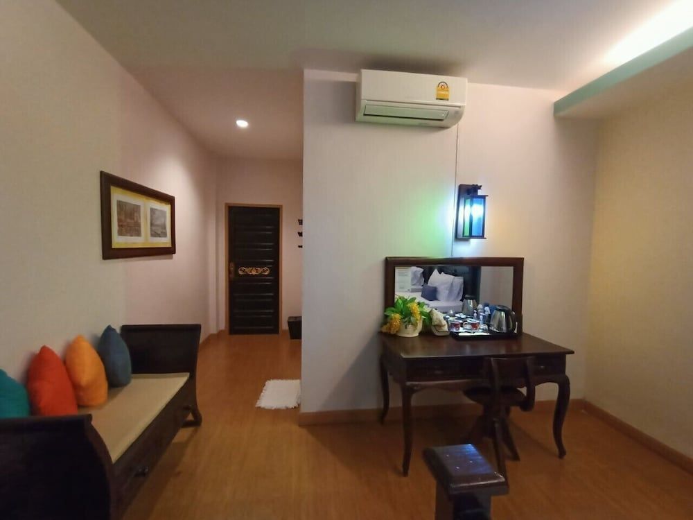 P Paradise Hotel Standard Twin Room 11