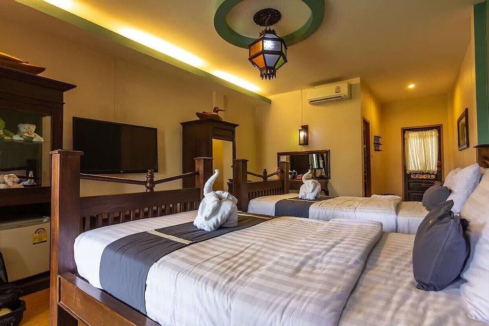 P Paradise Hotel Standard Twin Room 3