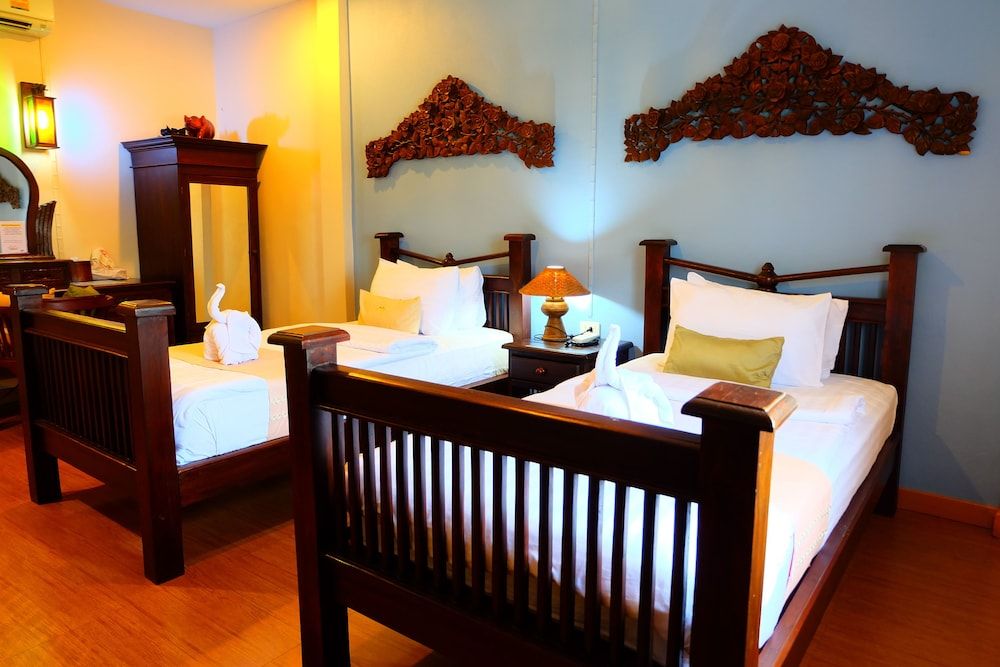 P Paradise Hotel Standard Twin Room 2