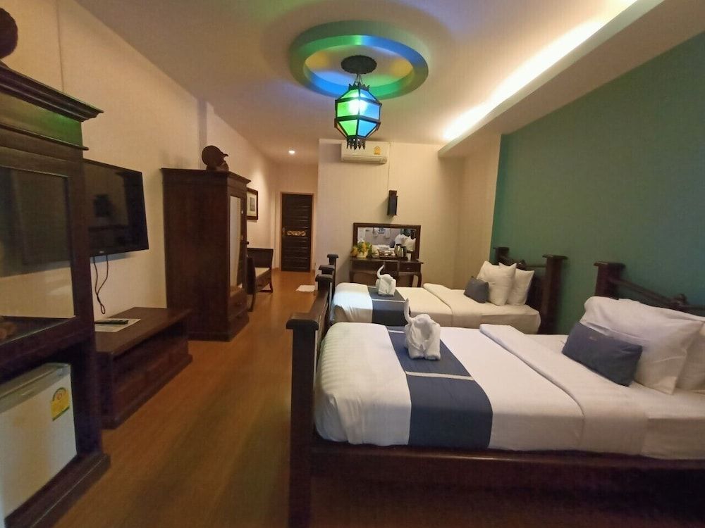 P Paradise Hotel Standard Twin Room 4