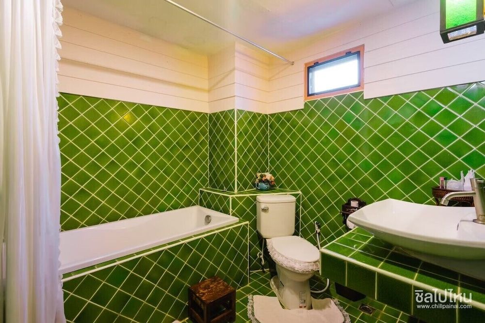 P Paradise Hotel Family Room 13