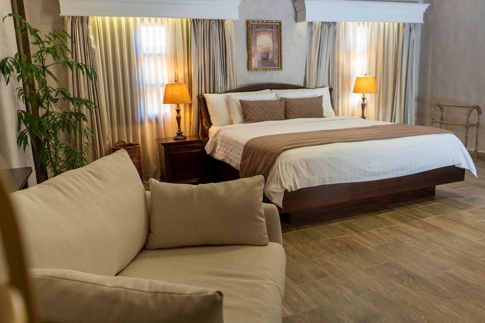 Valle Escondido Wellness Resort Suite, 1 King Bed 5