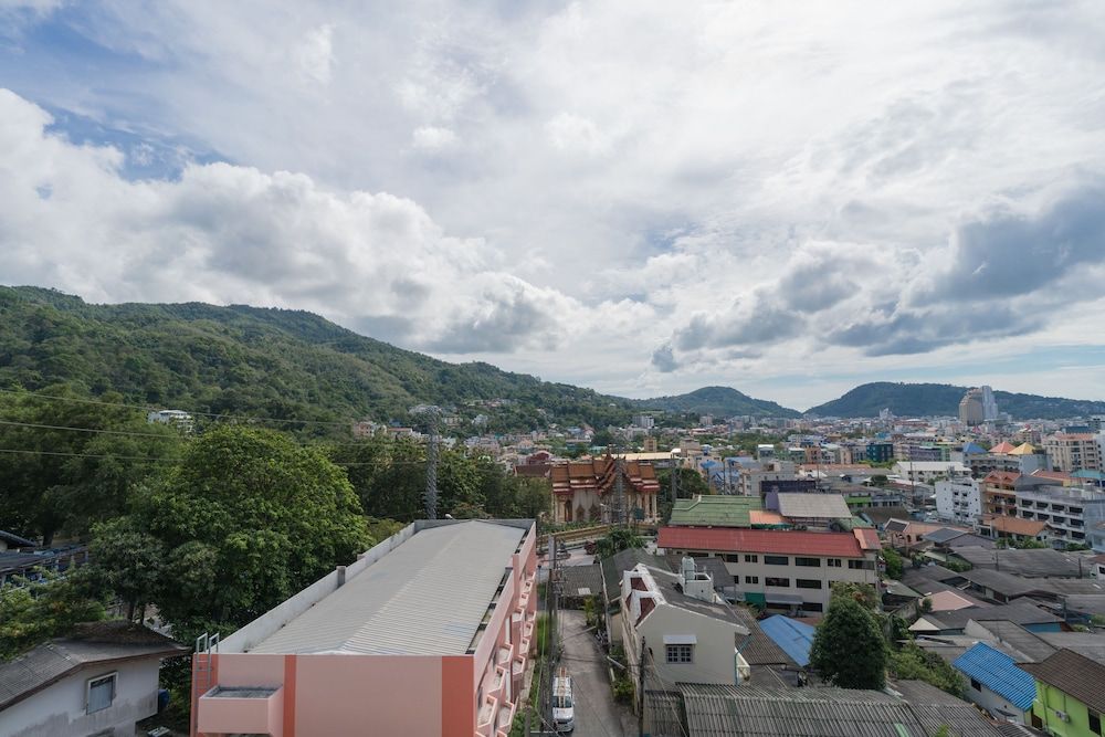 GoldStone Residency Patong , Phuket Deluxe Room, 1 Bedroom 5