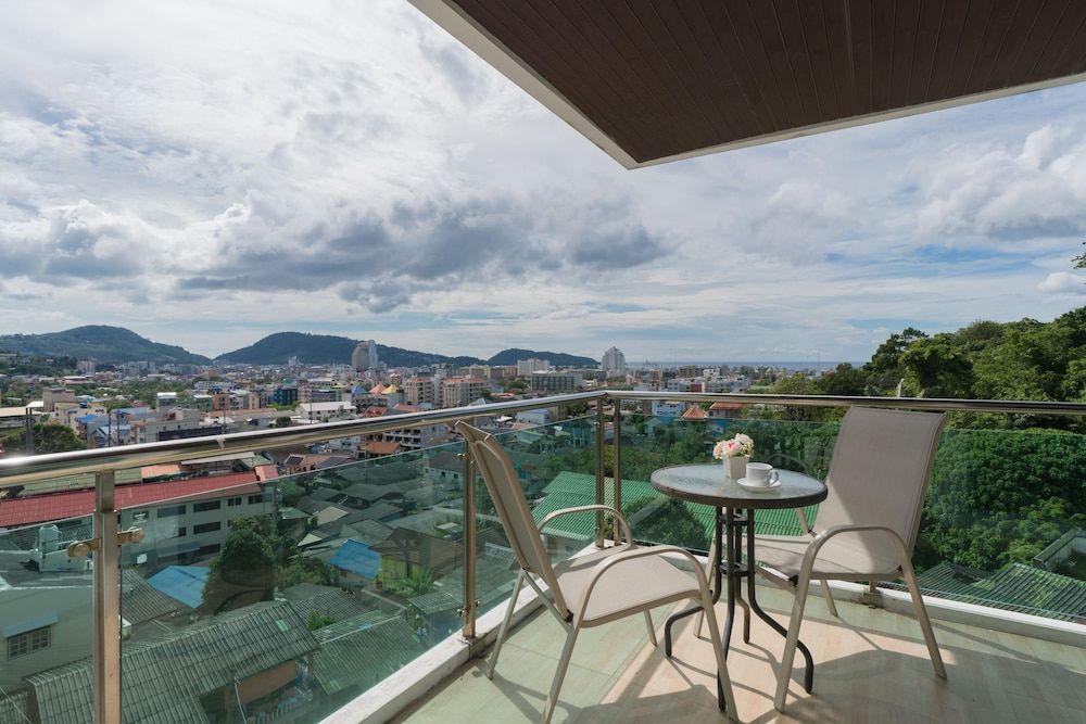 GoldStone Residency Patong , Phuket Deluxe Room, 1 Bedroom 4