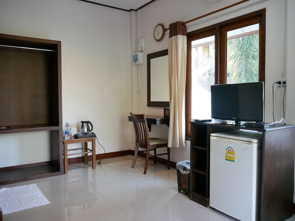 Pattana Resort Standard Bungalow 4