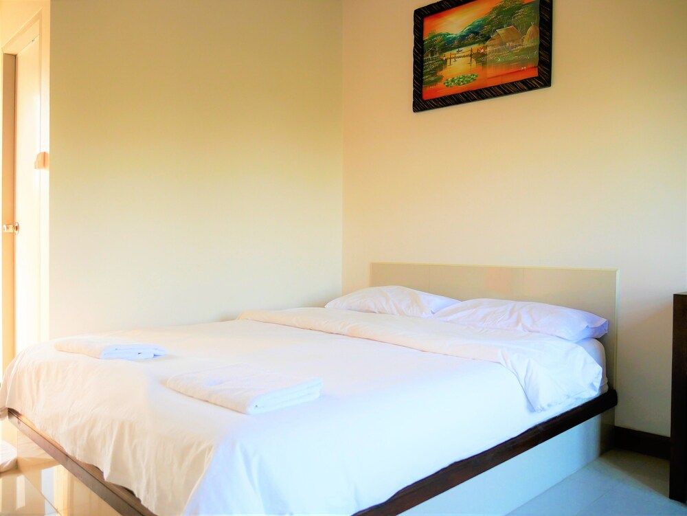 Pattana Resort Standard Double Room 3