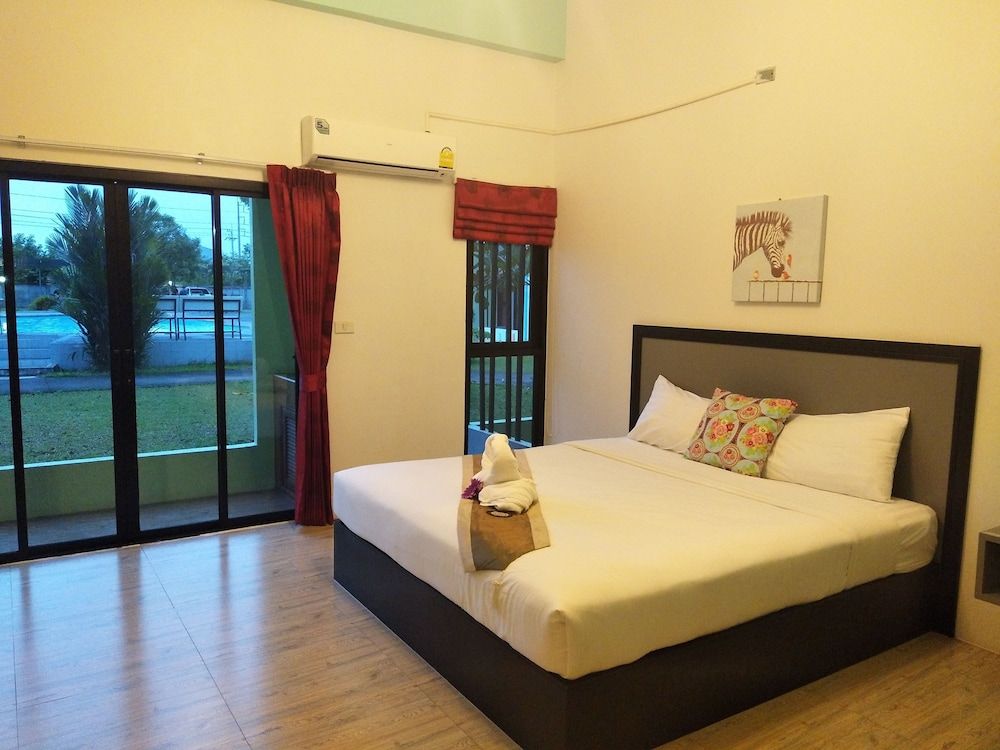RoomQuest Chonburi Phanat Nikhom Standard Double Room, 1 Queen Bed 2