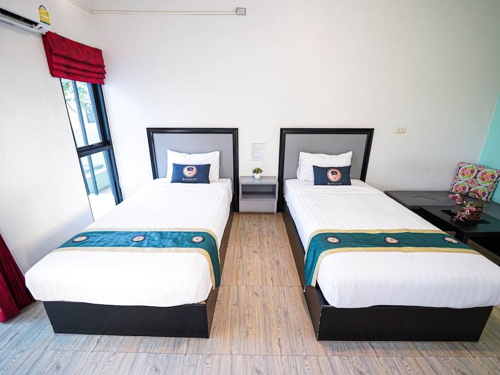 RoomQuest Chonburi Phanat Nikhom