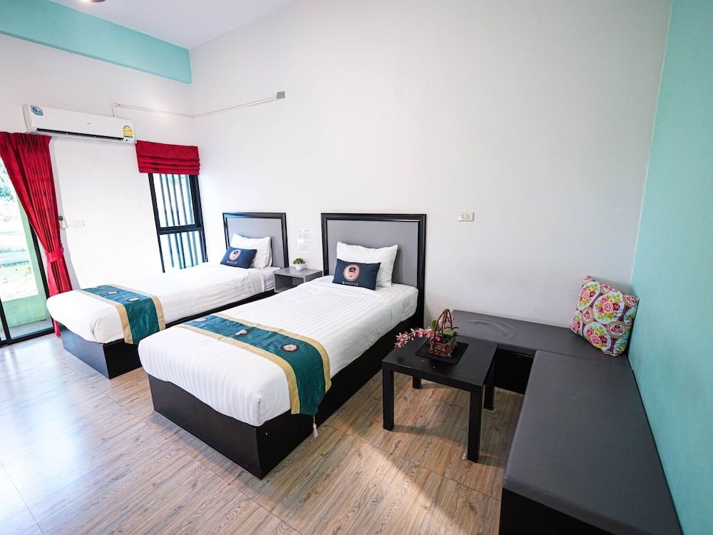 RoomQuest Chonburi Phanat Nikhom Standard Twin Room, 2 Twin Beds 2