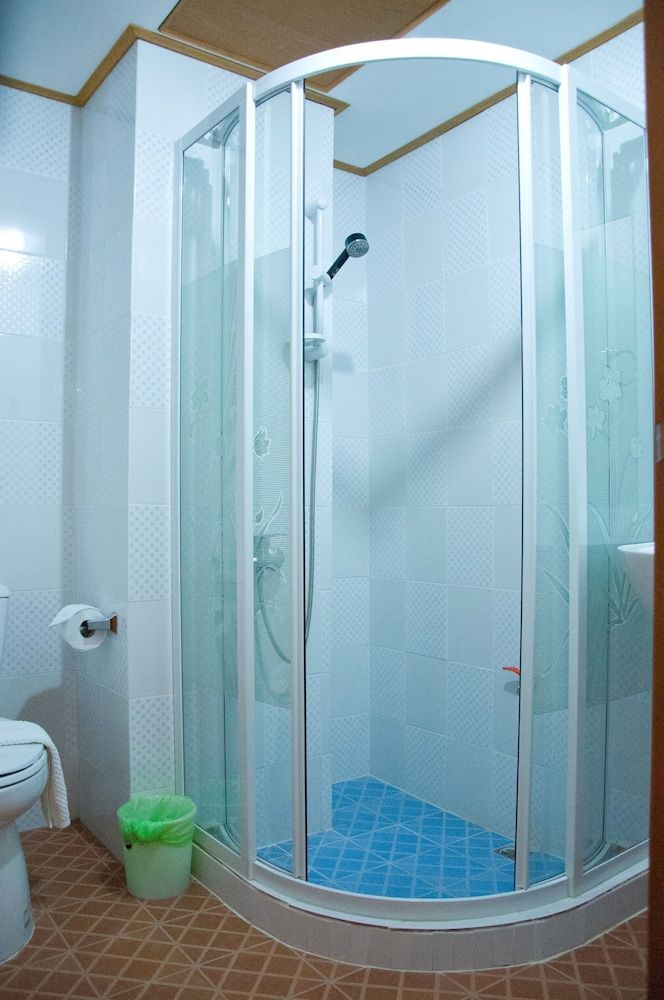 Zaza Hotel Standard King Room 7