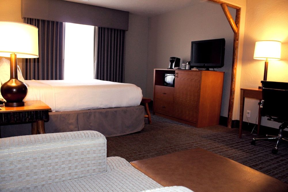 Standard Room, 1 King Bed, Accessible (Communications, High Floor)