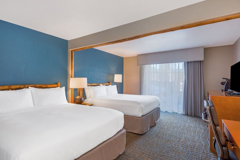 Standard Room, 2 Queen Beds, Balcony, Courtyard View