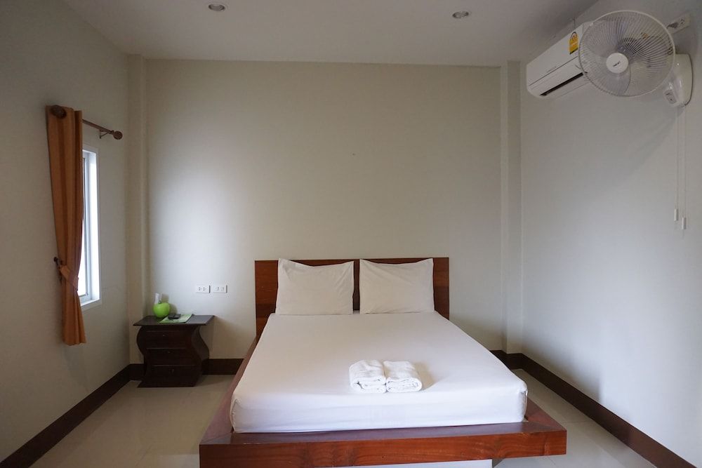 S Ville Resort Standard Double Room
