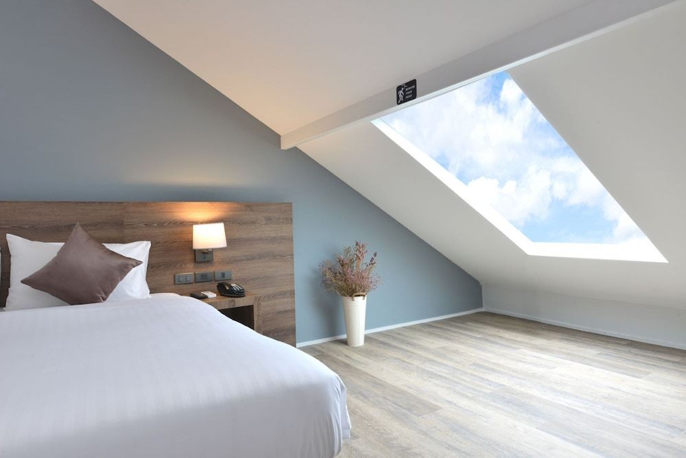 Deluxe Double Bed Room Under Roof Top