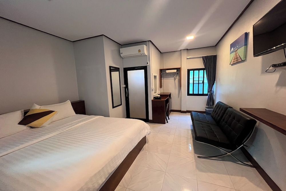 Lan Bua Resort Standard Room 6