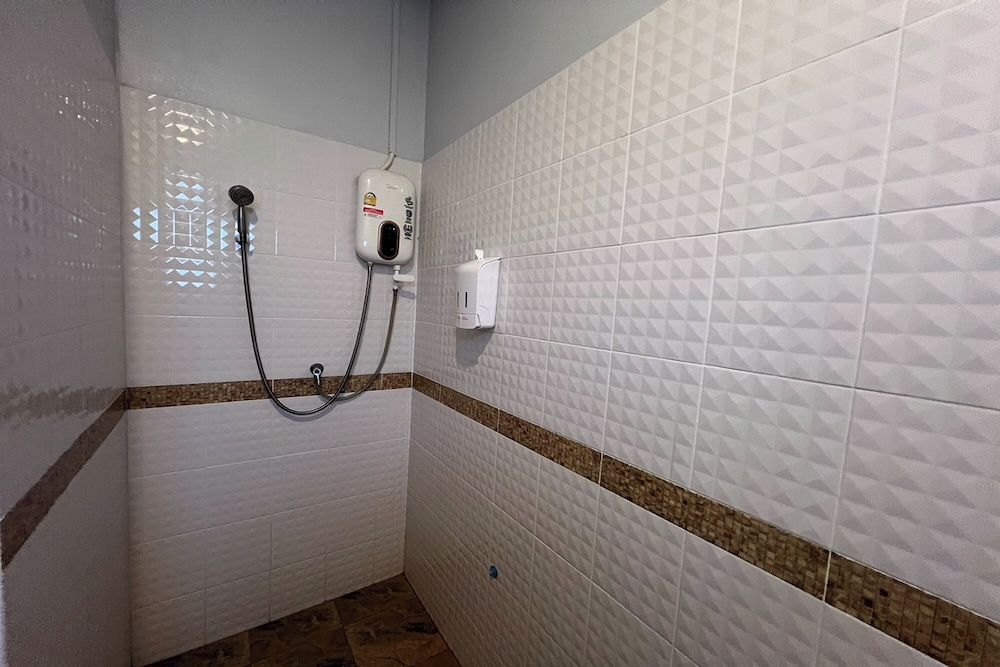 Lan Bua Resort Standard Room 10