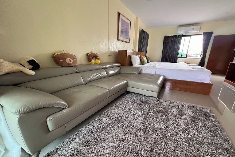 Lan Bua Resort Family Room, Balcony, Lake View