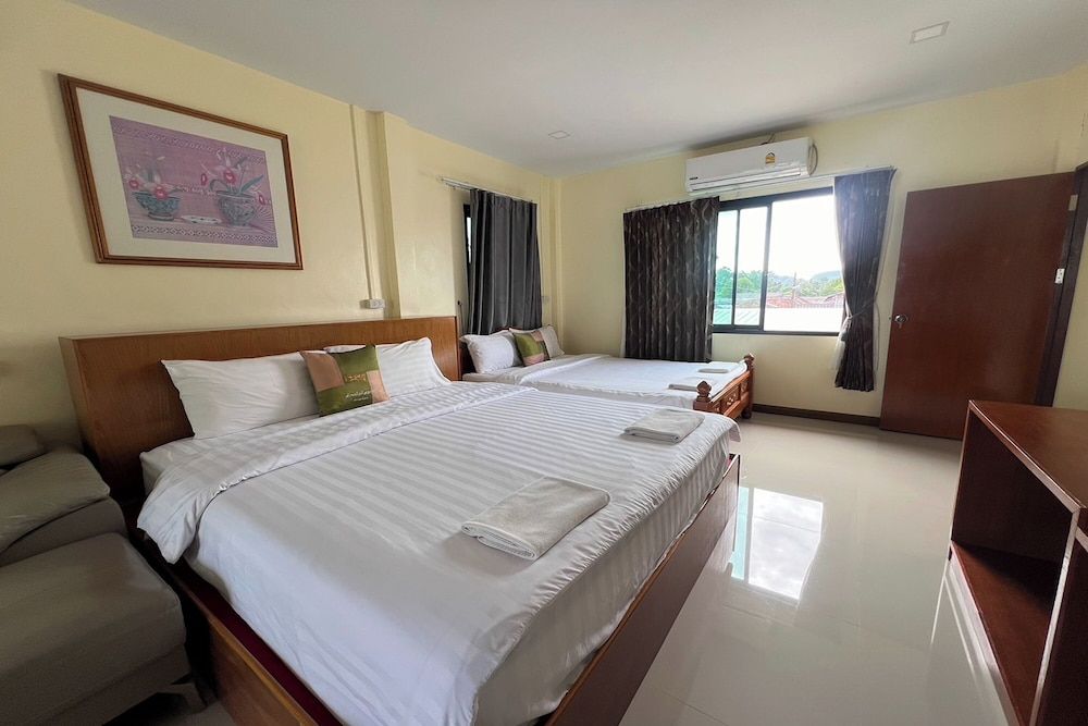 Lan Bua Resort Family Room, Balcony, Lake View 6