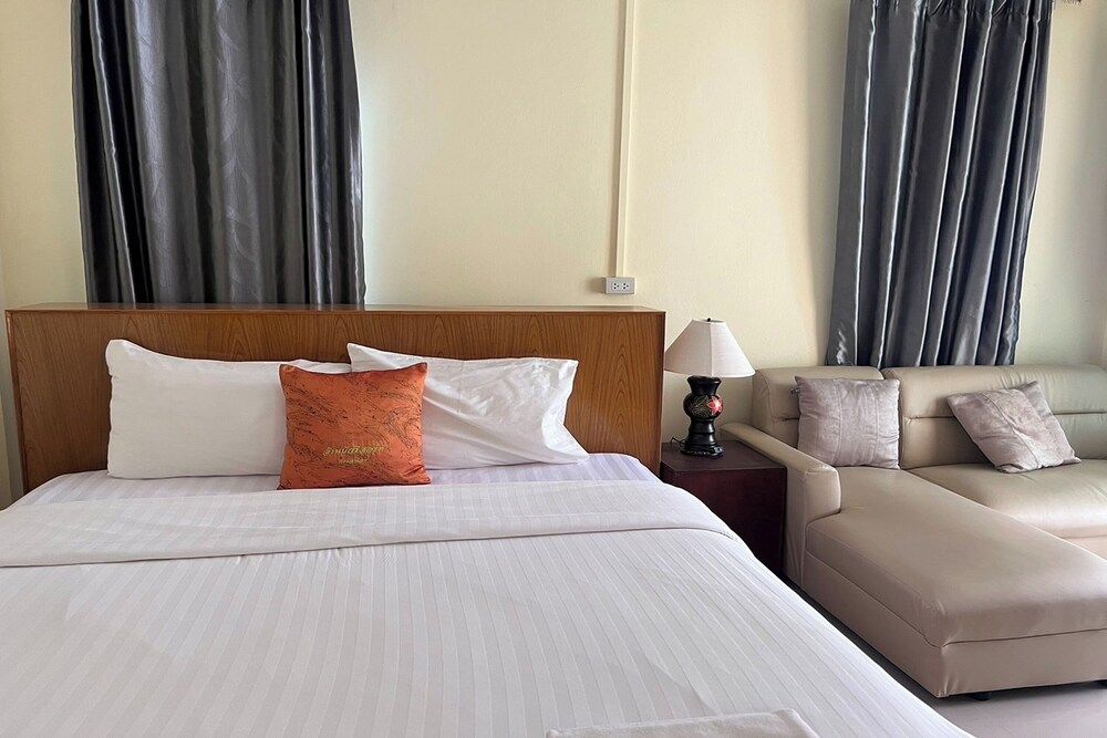 Lan Bua Resort Superior Room, Balcony, Lake View 2