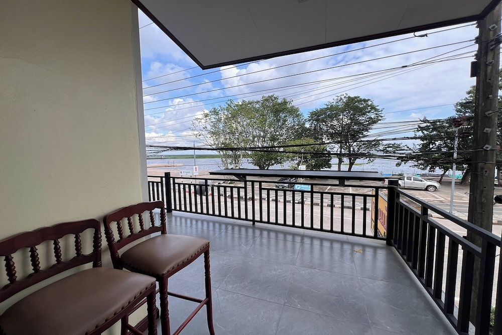 Lan Bua Resort Family Room, Balcony, Lake View 12