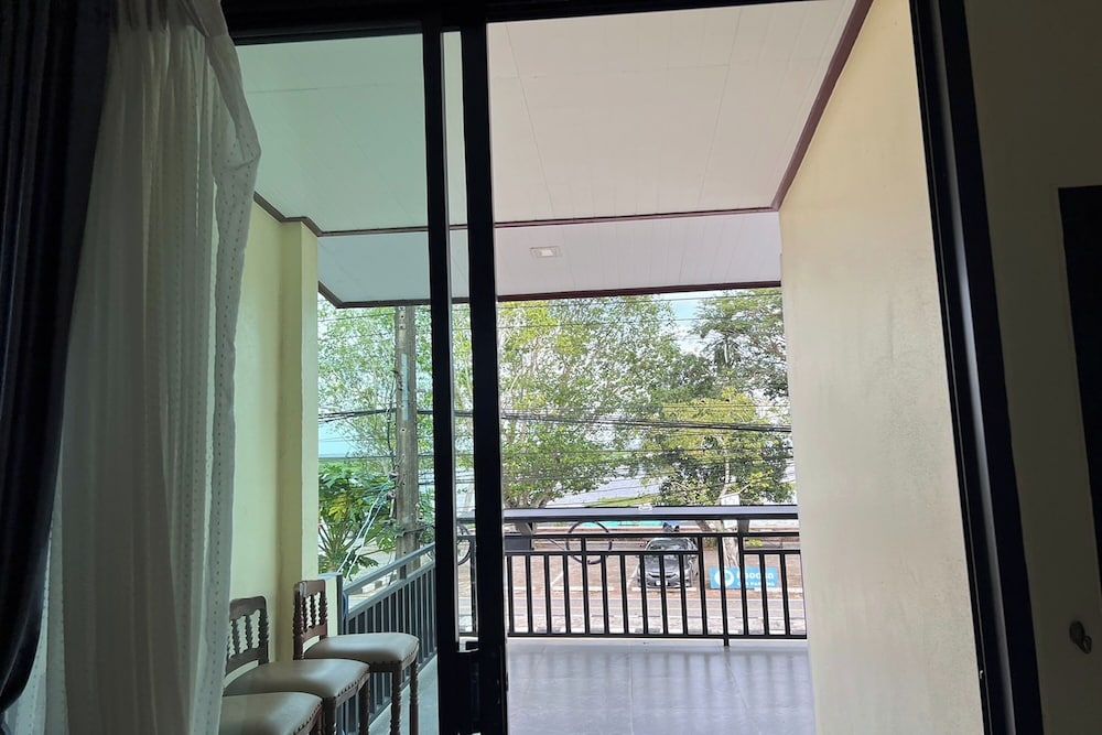 Lan Bua Resort Superior Room, Balcony, Lake View 9