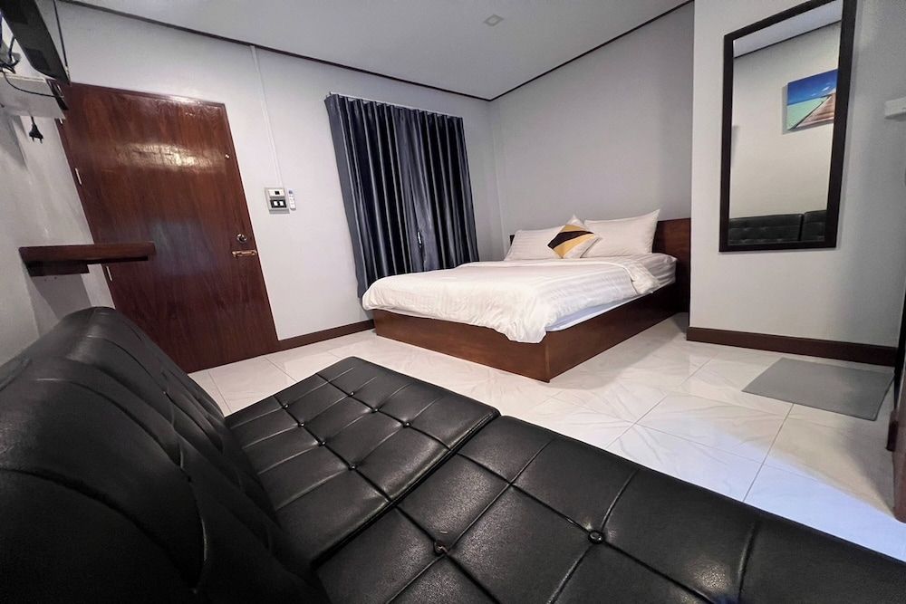 Lan Bua Resort Standard Room 4