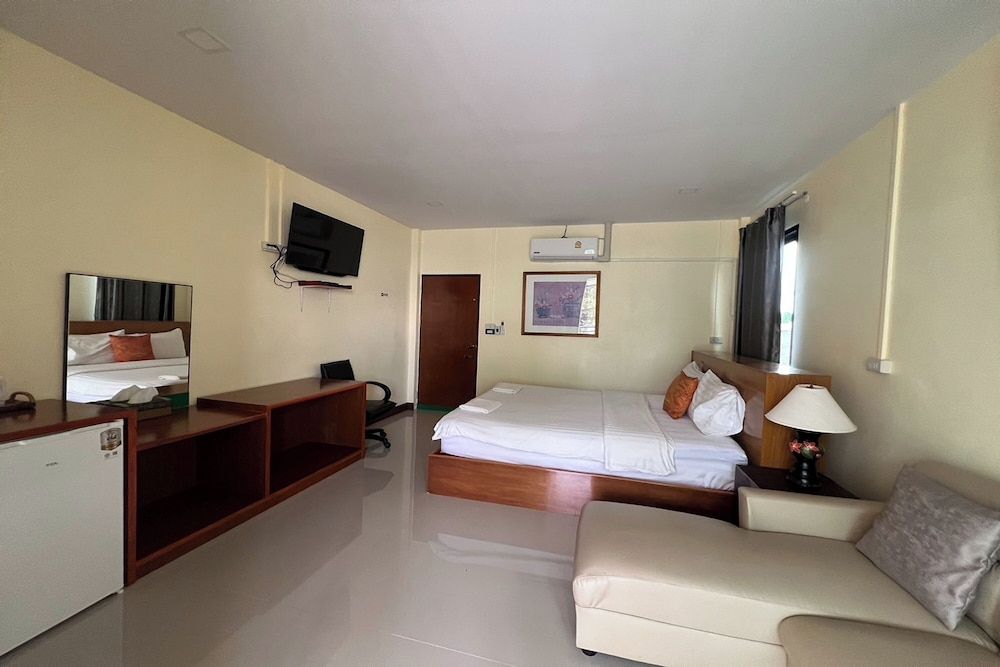 Lan Bua Resort Superior Room, Balcony, Lake View 3