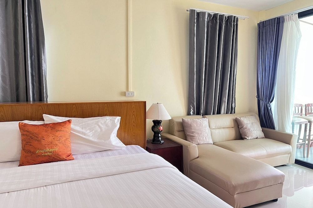 Lan Bua Resort Superior Room, Balcony, Lake View 4