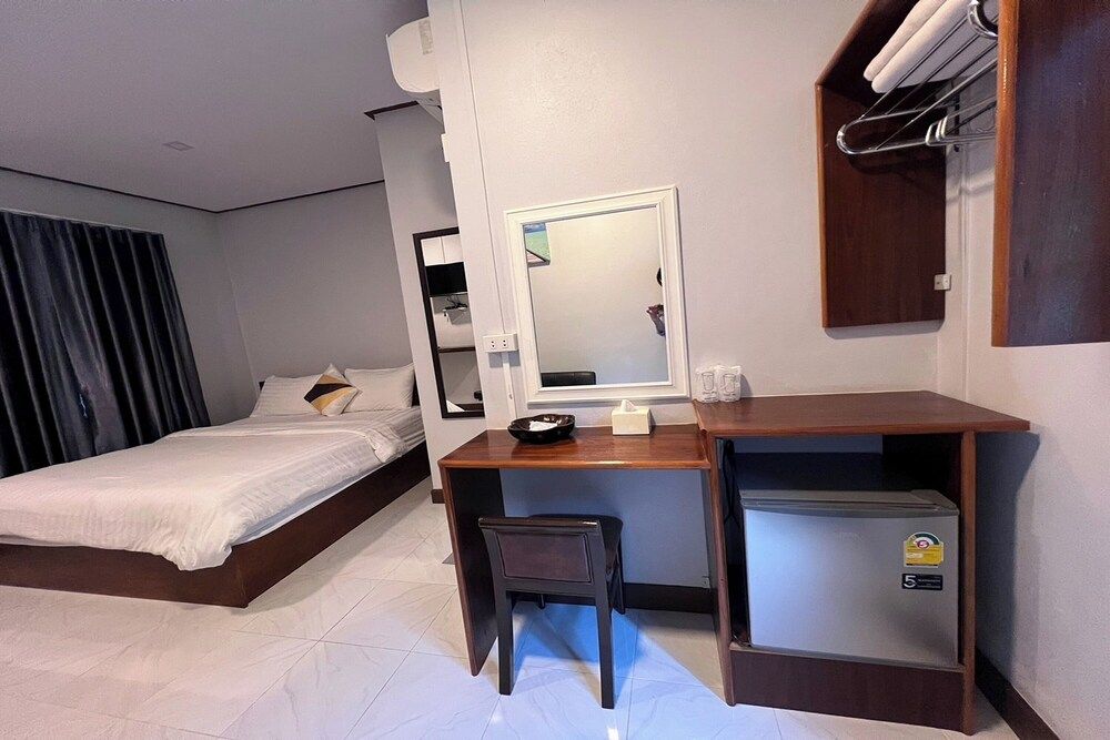 Lan Bua Resort Standard Room 18