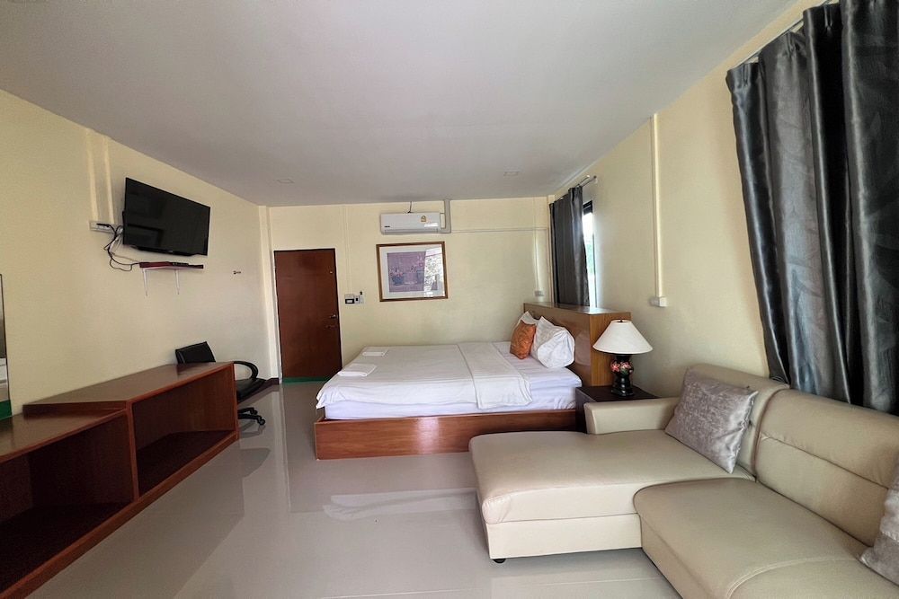 Lan Bua Resort Superior Room, Balcony, Lake View