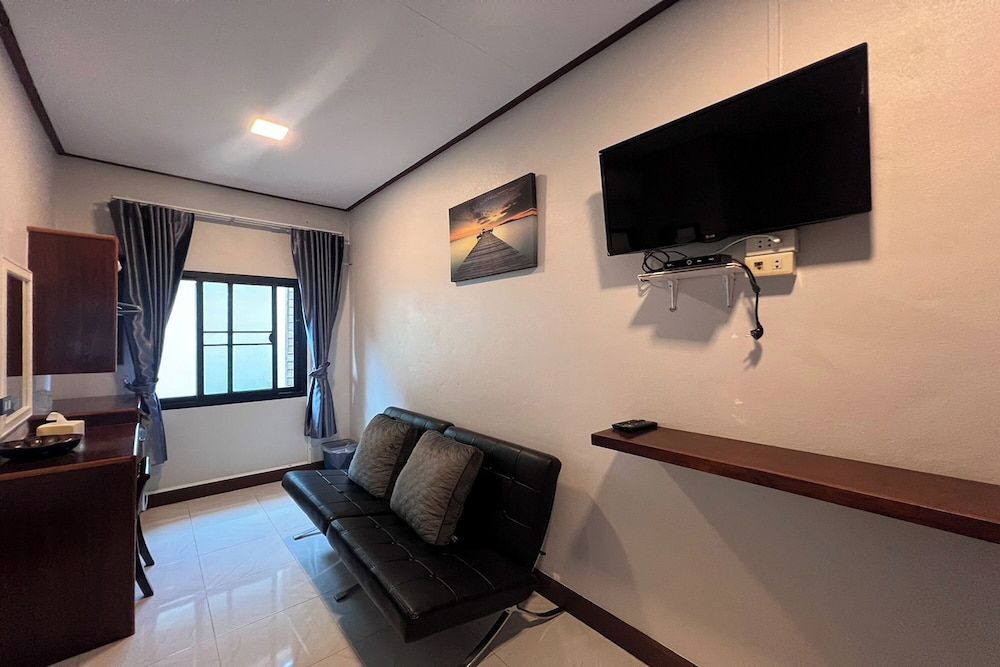 Lan Bua Resort Standard Room 19