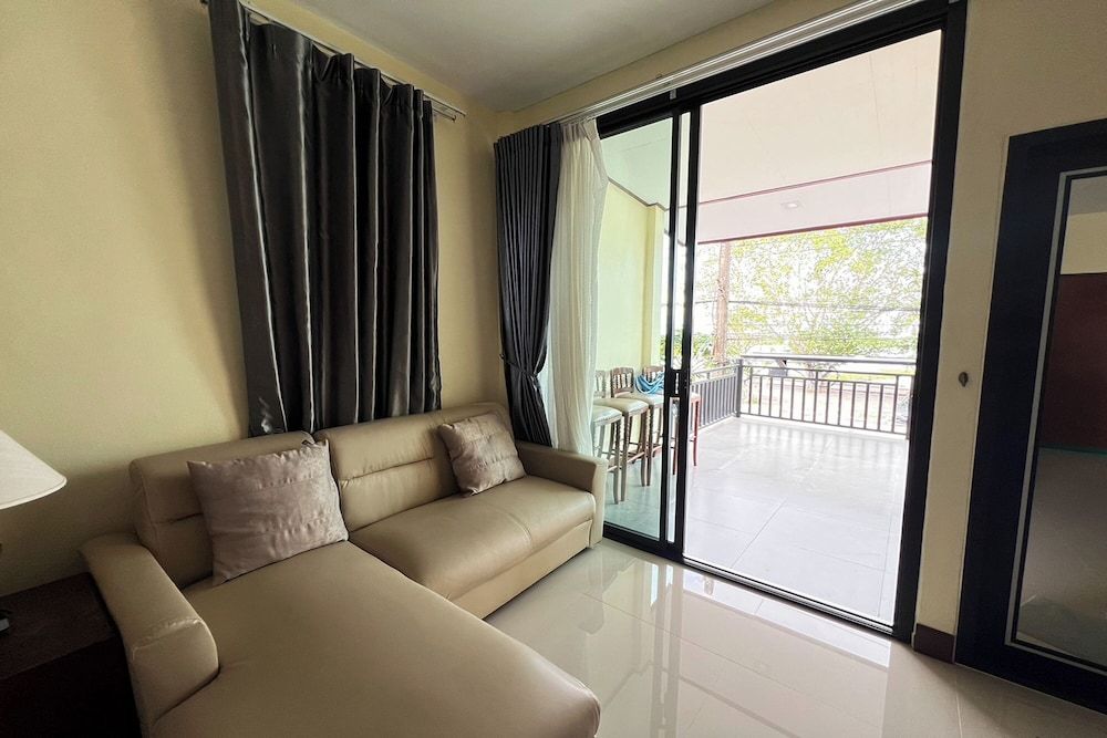 Lan Bua Resort Superior Room, Balcony, Lake View 10