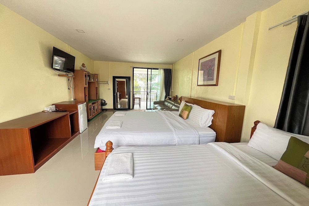 Lan Bua Resort Family Room, Balcony, Lake View 4