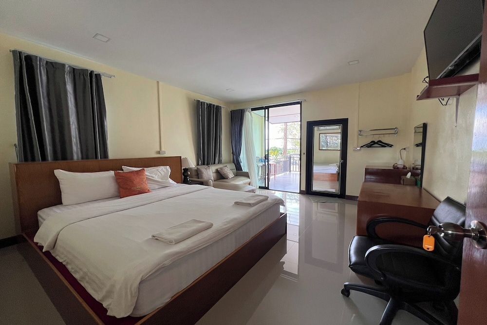 Lan Bua Resort Superior Room, Balcony, Lake View 5