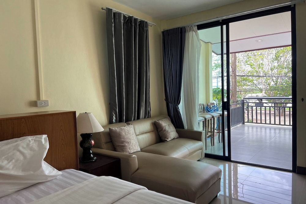 Lan Bua Resort Superior Room, Balcony, Lake View 20