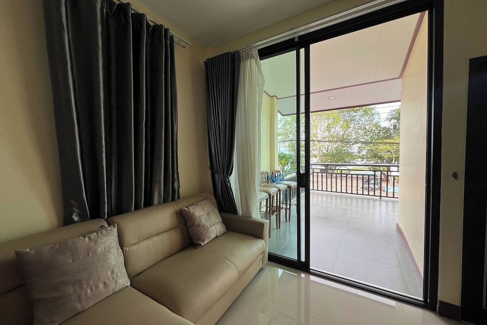 Lan Bua Resort Superior Room, Balcony, Lake View 11