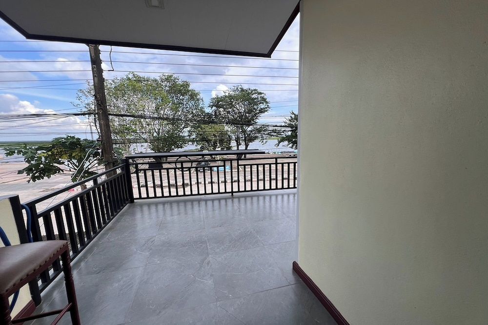 Lan Bua Resort Superior Room, Balcony, Lake View 12