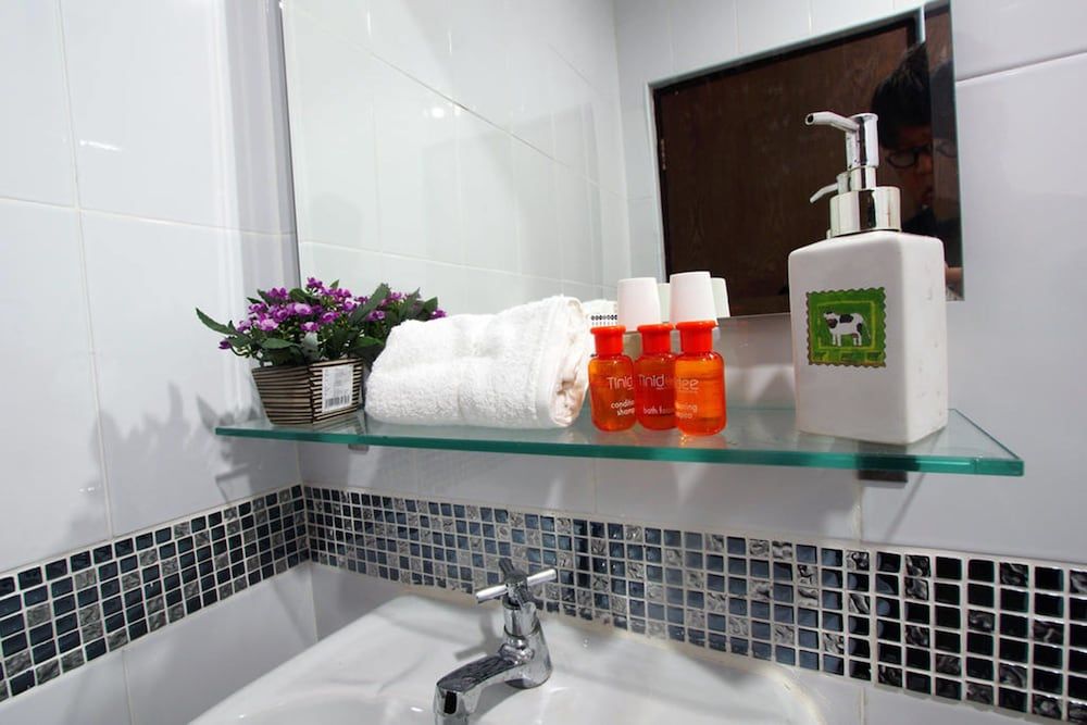 Bathroom amenities