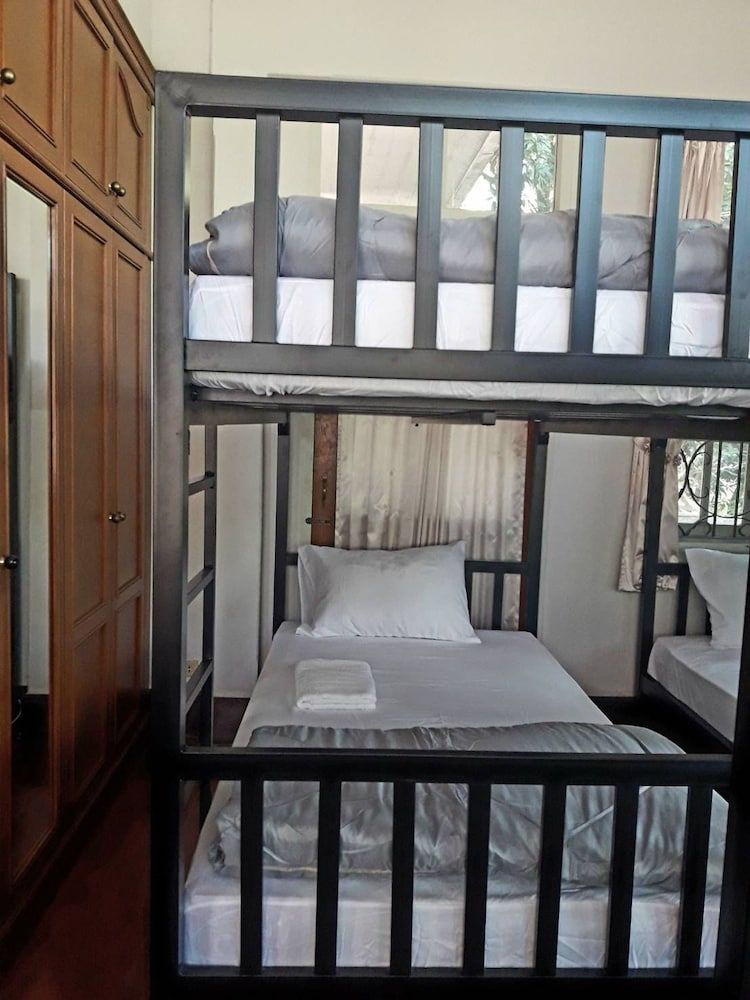 4 Beds Mixed Dormitory Room