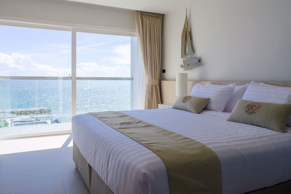 Worita Cove Hotel Deluxe Double Room with Sea View 5