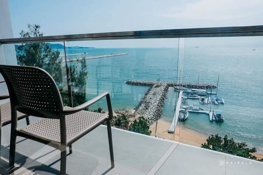 Worita Cove Hotel Deluxe Double Room with Sea View 11