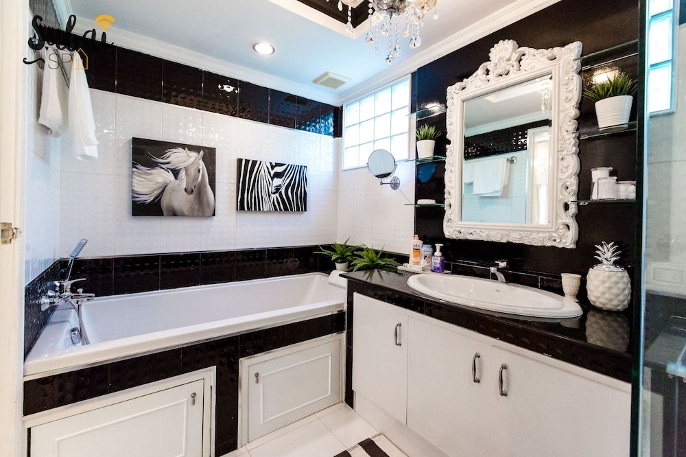 Sabai Space Bangkok Luxury 4-Bedroom Townhome 19