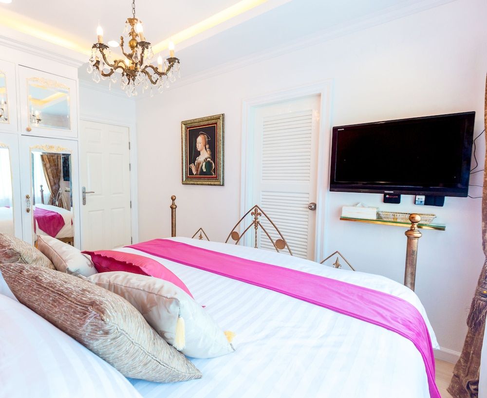 Sabai Space Bangkok Luxury 4-Bedroom Townhome 10