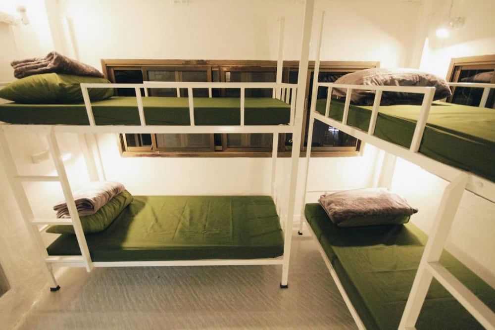 Mint Hostel 6-Bed Mixed Dormitory Room 2