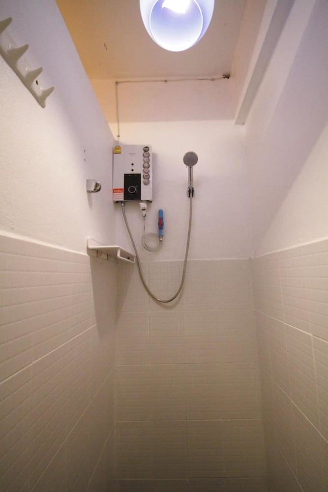 Mint Hostel 10-Bed Mixed Dormitory Room 3