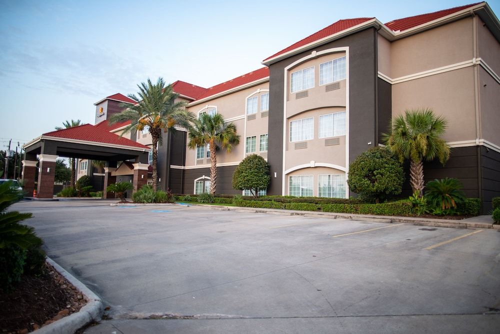 undefined La Quinta Inn & Suites by Wyndham Houston East at Normandy 7