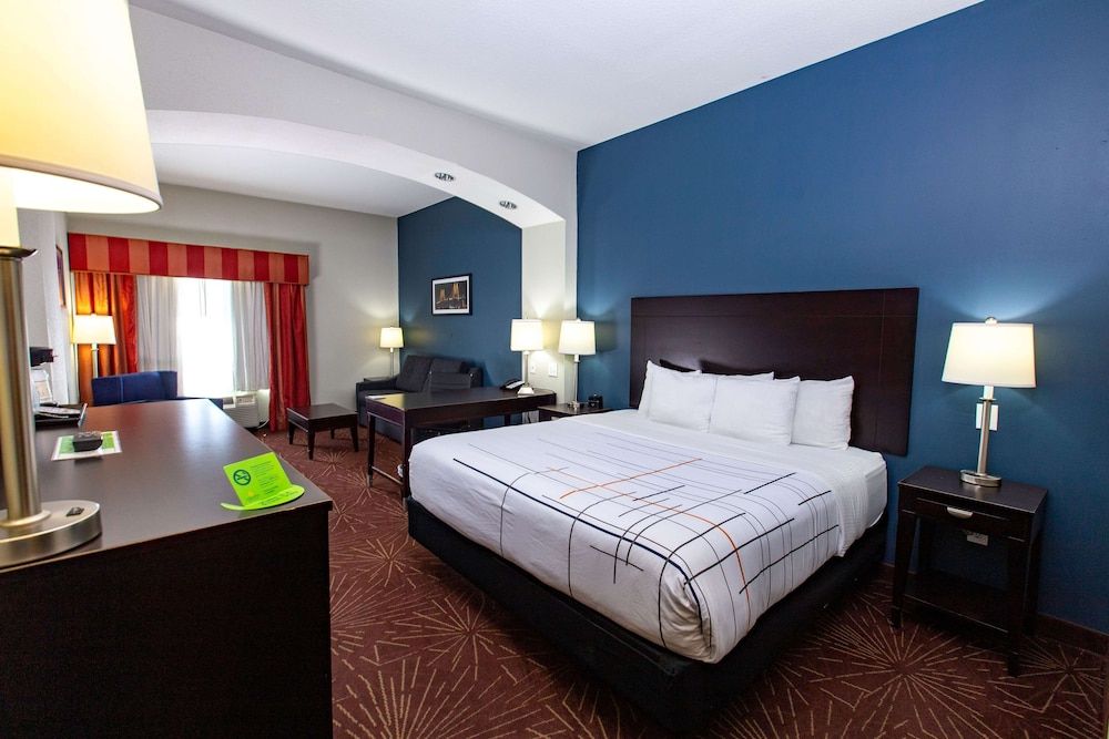 undefined La Quinta Inn & Suites by Wyndham Houston East at Normandy 2