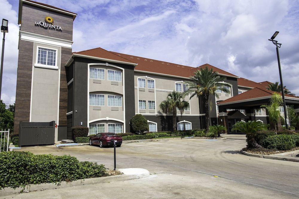 undefined La Quinta Inn & Suites by Wyndham Houston East at Normandy 8